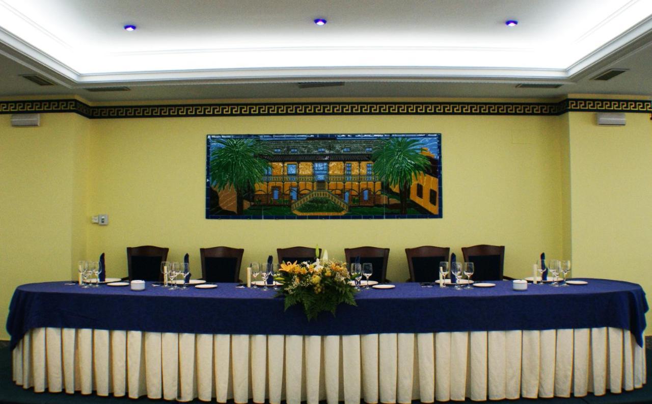 Victoria Hotel Trujillo Exterior photo